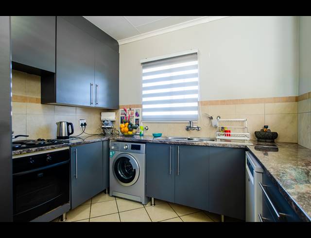 2 BEDROOM TOWNHOUSE FOR SALE IN MONAVONI AH